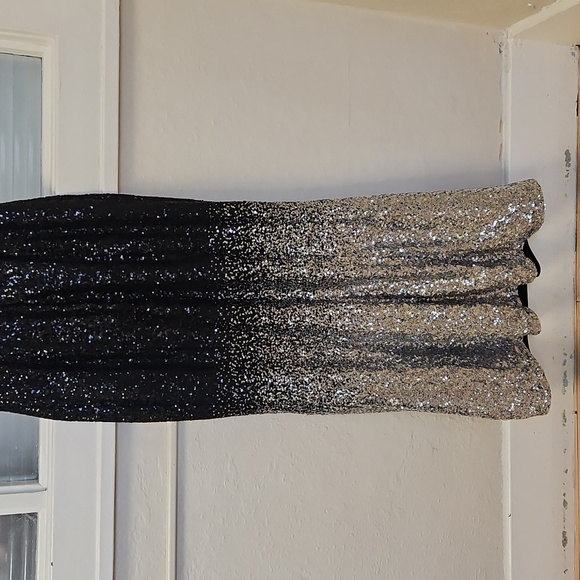 Size 10 (tag M) black/silver sleeveless sequin sheath style evening gown NWOT - Picture 9 of 11
